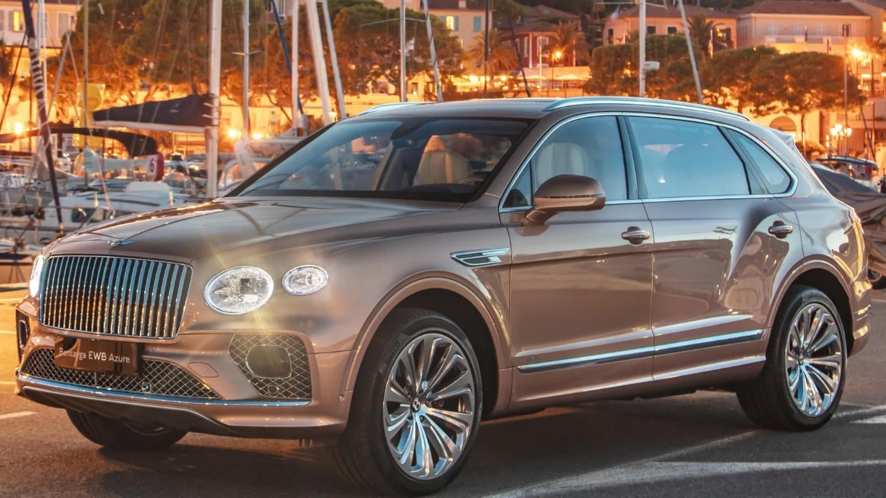 Verkaufen Sie Ihren Bentley BENTAYGA EWB zum besten Preis in der Schweiz Gebrauchter Bentley BENTAYGA EWB - Verkaufen Sie Ihren Bentley in der Schweiz | CompriamoAuto.ch